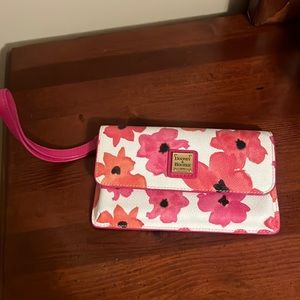 NEW🛍🌺D&B Flower Bloom Wristlet